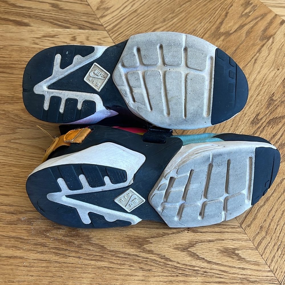 Nike Air Sneakers - Picture 3 of 5